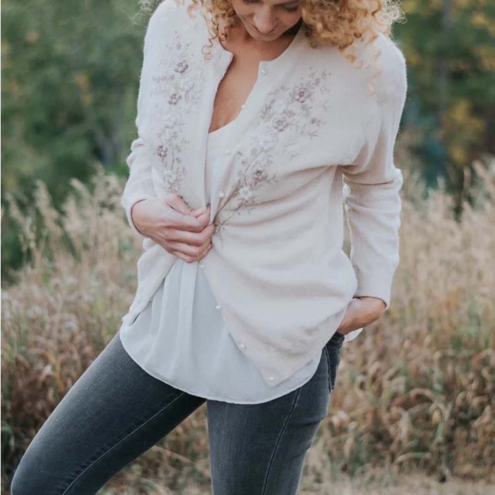 Vintage beige floral embroidered cardigan, size 46 (M)